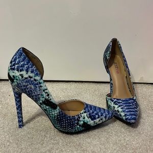 NIB Just Fab Blue Multi Merla Pump